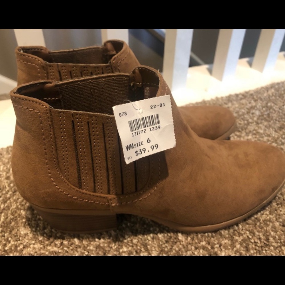Tan/brown booties size 6 new With tags